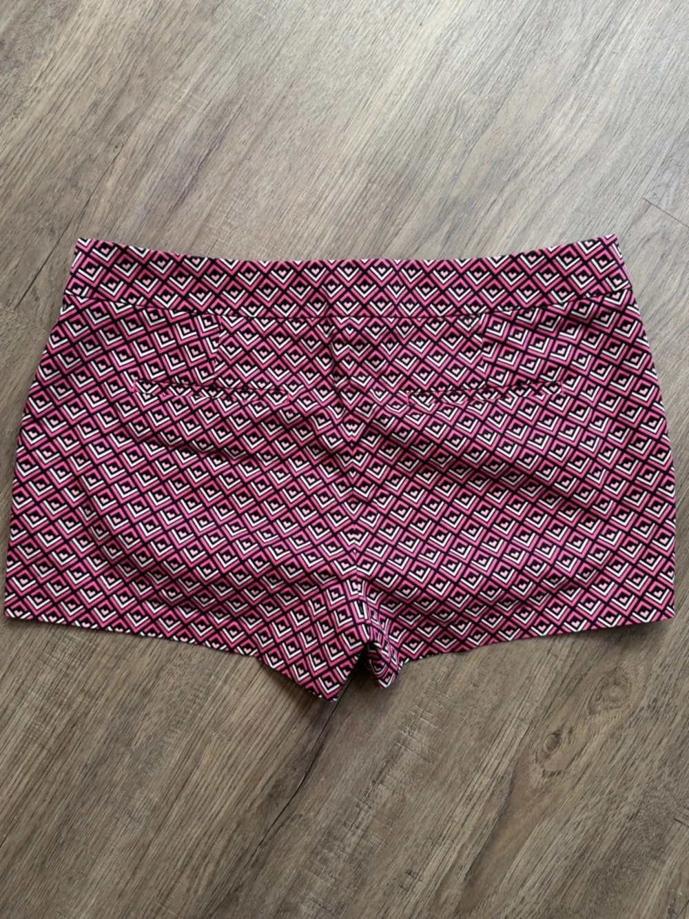 Express Pink Geometric Side Zip Casual Shorts - Size 8 - Picture 2 of 10